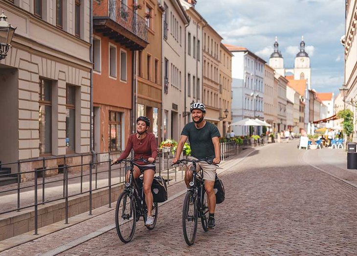 Radfahrer in der Wittenberger Altstadt
