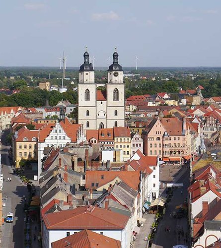 Blick vom Turm der Schlosskirche auf die Stadtkirche St. Marien Wittenberg