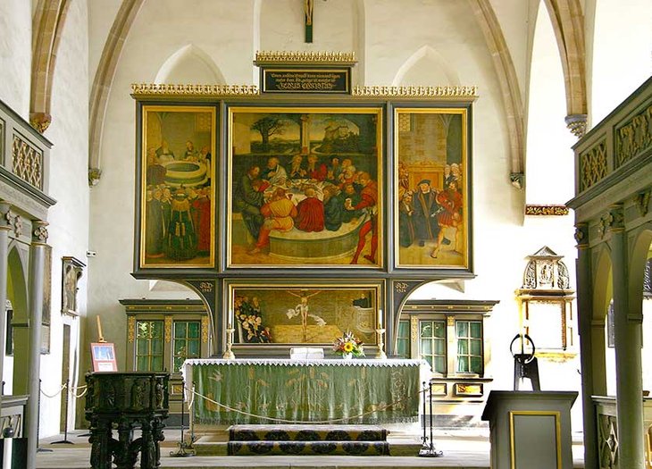 Kircheninneres mit Cranachaltar