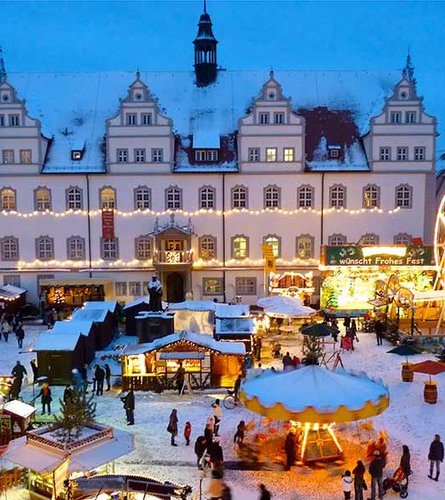 Weihnachtsmarkt Marktplatz im Schnee